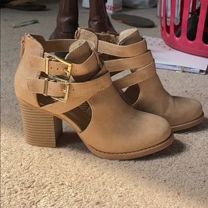 Tan heels NW